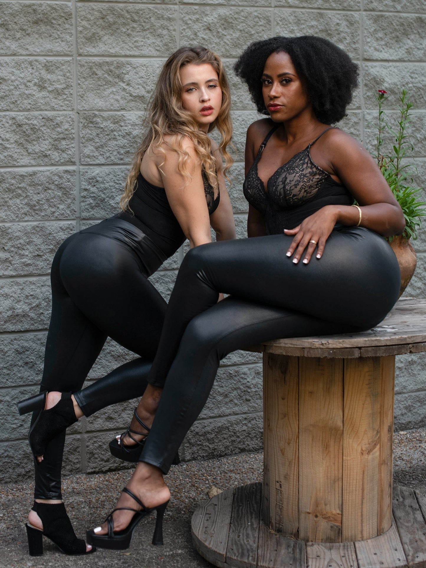 Alia ™ | Bodysuit mit tiefem V-Ausschnitt